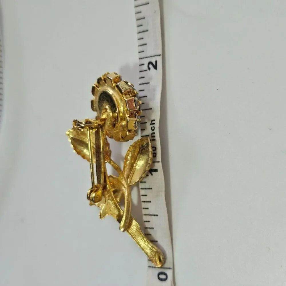 Vintage gold tone rhinestone flower brooch